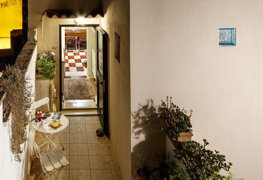 I Templari B&B Self-Contained Бриндизи Экстерьер фото