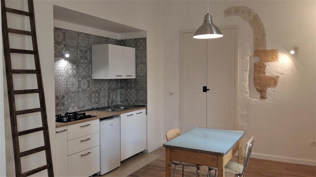 I Templari B&B Self-Contained Бриндизи Экстерьер фото